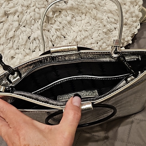 Thacker Crossbody Bag - Picture 10 of 16